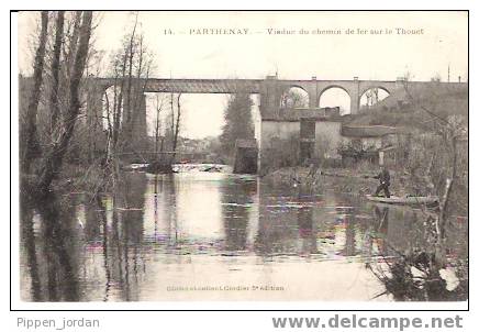 79 PARTHENAY * Viaduc Du Chemin De Fer Sur Le Thouet * CPA écrite En 1905, Pêcheurs - Parthenay