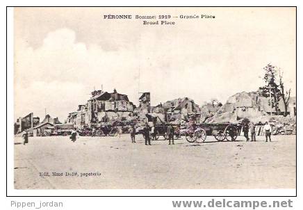80 PERONNE * 1919 Grande Place – Broad Place Très Belle CPA Animée - Peronne