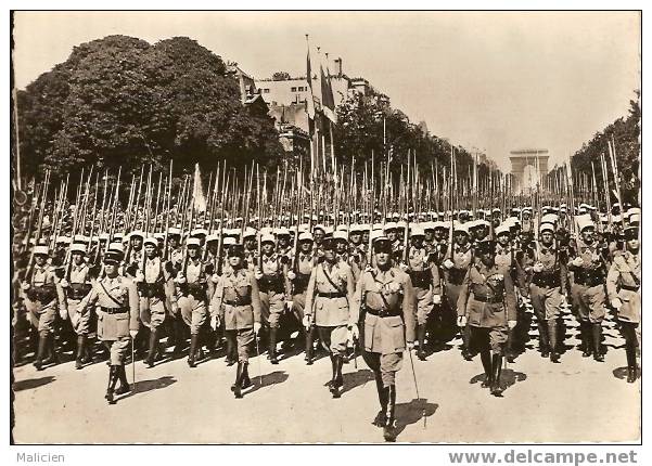 Ref 96-GUERRE 1939-1945- Defilé Militaire - -champs Elysees-bon Etat - Guerre 1939-45