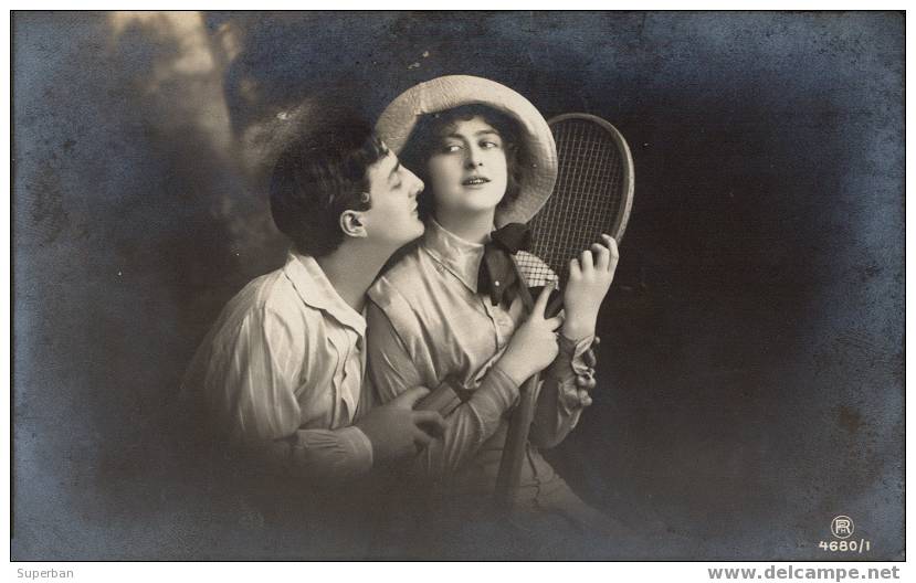 TENNIS - JOLI COUPLE De JOUEURS Avec RAQUETTES De TENNIS - BELLE CARTE ´VRAIE PHOTO´ - ENV. 1915 (z-335) - Tennis