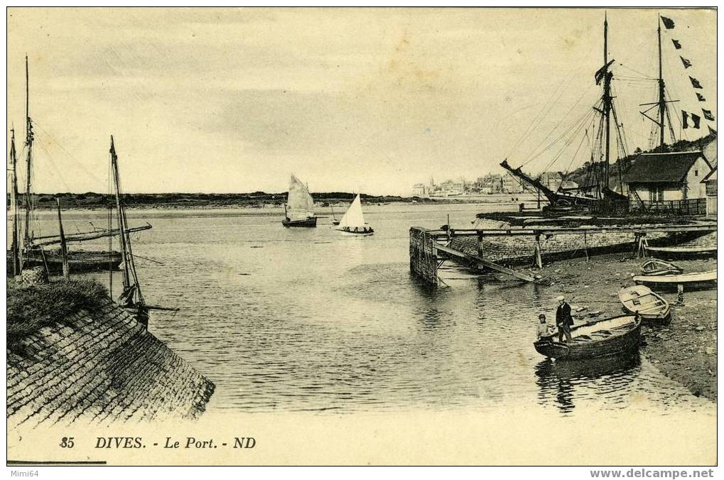 14 .  DIVES LE PORT . -- BATEAUX -- VOILIER -- - Dives