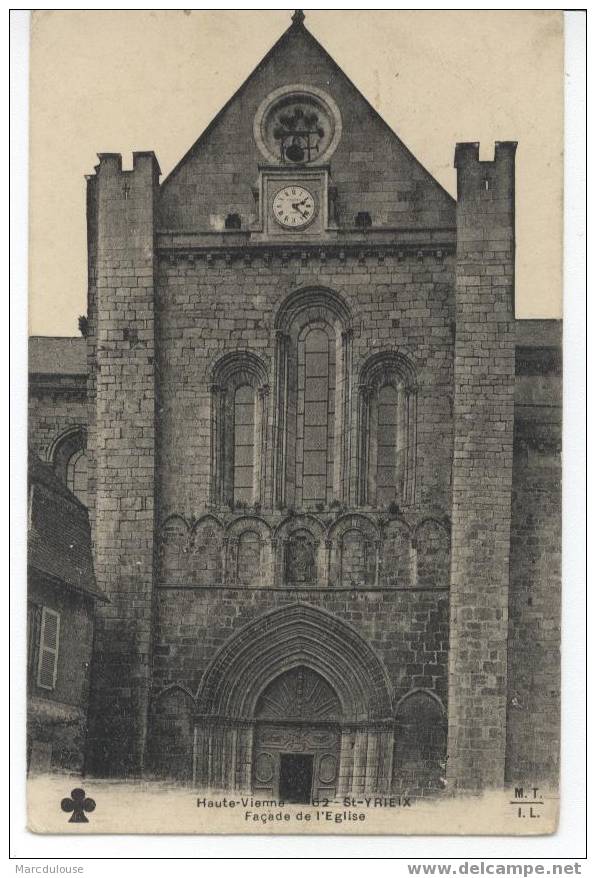 Saint-Yrieix La Perche. Façade De L'église. - Saint Yrieix La Perche