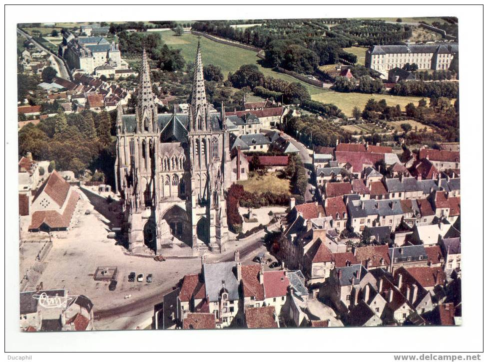 SEES LA CATHEDRALE ET LE MARCHE COUVERT - Sees