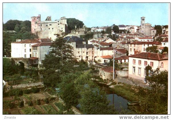 CARTE POSTALE DE CLISSON - LE CHATEAU ET L EGLISE NOTRE DAME - Clisson