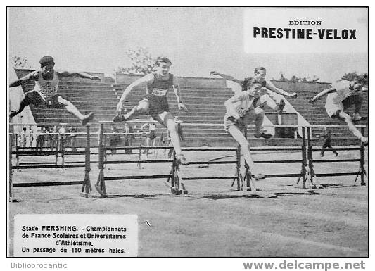 SPORT - STADE PERSHING - CHAMPIONNATS DE FRANCE SCOLAIRES ET UNIVERSITAIRES D'ATHLETISME - UN PASSAGE DU 110m. HAIES - Atletica