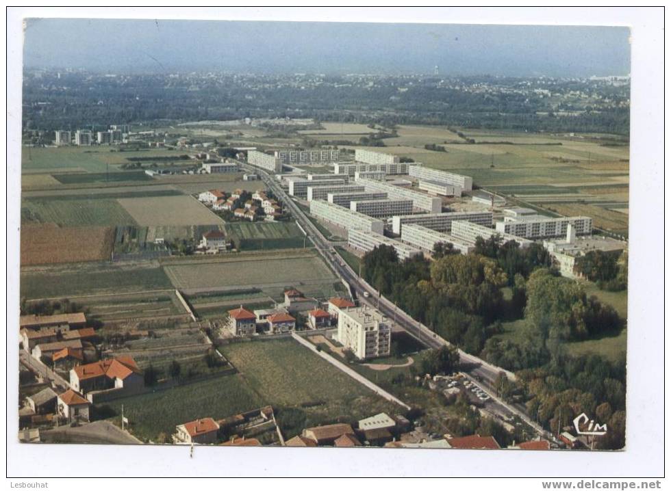 69/  VAUX -en- VELIN : Avenue Du 8 Mai 1945, Immeubles La Grappinière Et Résidence Lamartine - Vaux-en-Velin