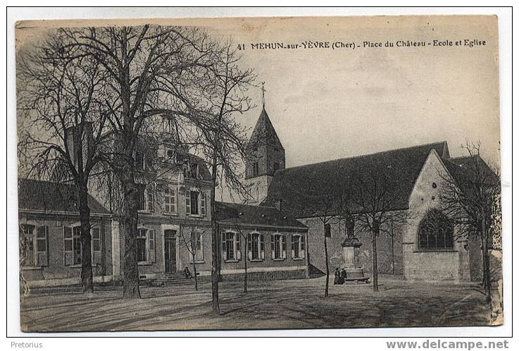 *** DEPT 18 . MEHUN SUR YEVRE / PLACE DU CHATEAU ECOLE ET EGLISE *** - Mehun-sur-Yèvre