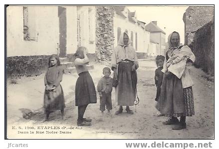 62 - ETAPLES - Dans La Rue Notre-Dame - Etaples