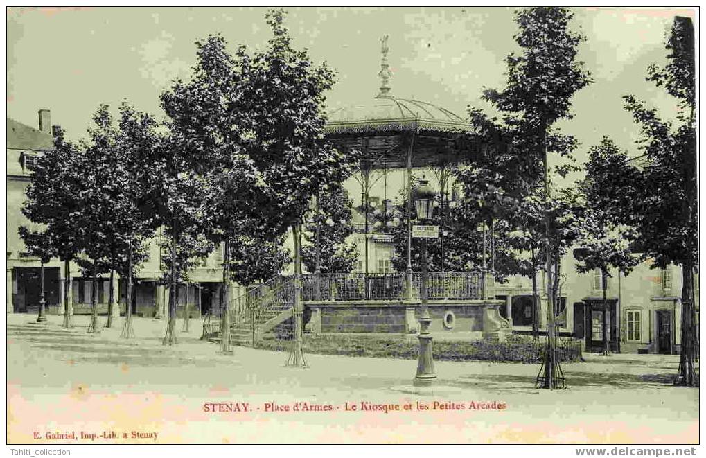 STENAY - Place D'Armes - Le Kiosque Et Les Petites Arcades - Stenay