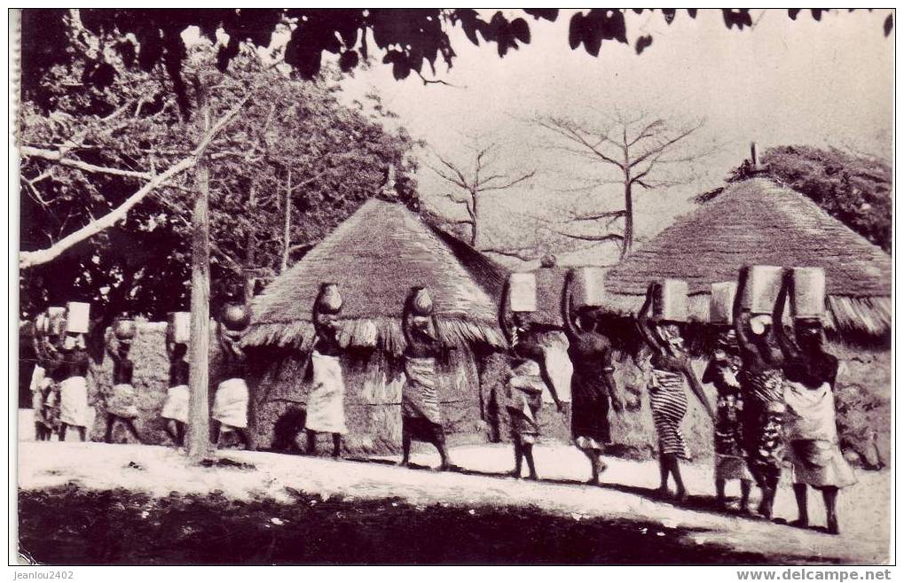 VILLAGE AVEC FEMMES - French Congo