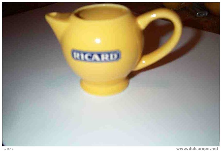 PETITE CARAFE RICARD JAUNE - Jarras