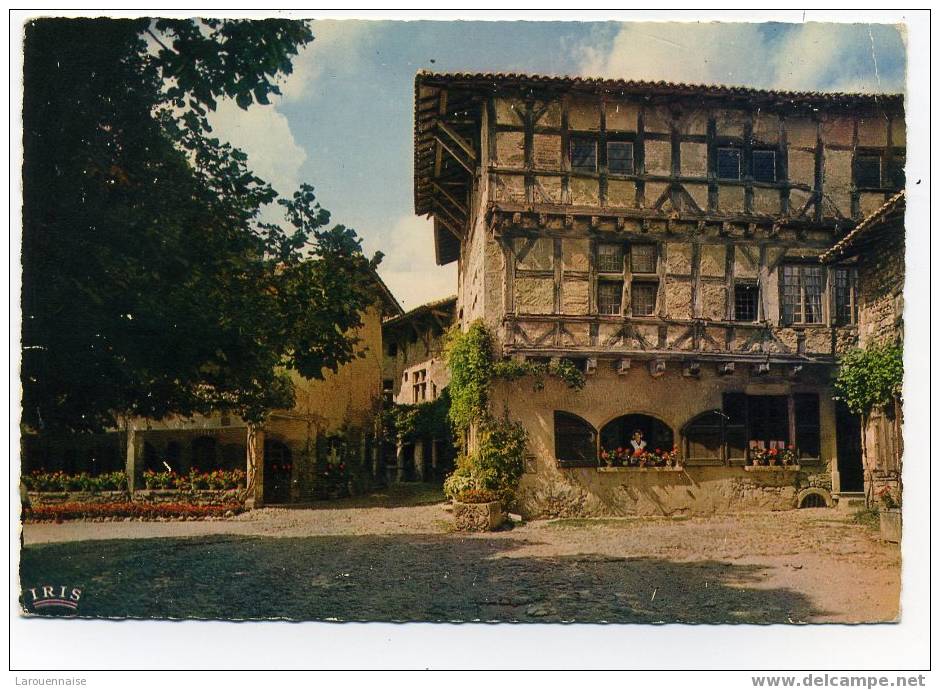 Perouges L'ostellerie Monument Historique Et La Rue Du Prince. - Pérouges