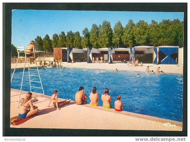 CPSM - Salbris - La Piscine - Le Grand Bassin Architecte M. Joubert à Blois ( Animée COMBIER CIM ) - Salbris