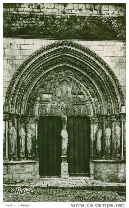 77. Cpsm. Donnemarie-en-Montois. Eglise. Portail Principal. 119 - Donnemarie Dontilly