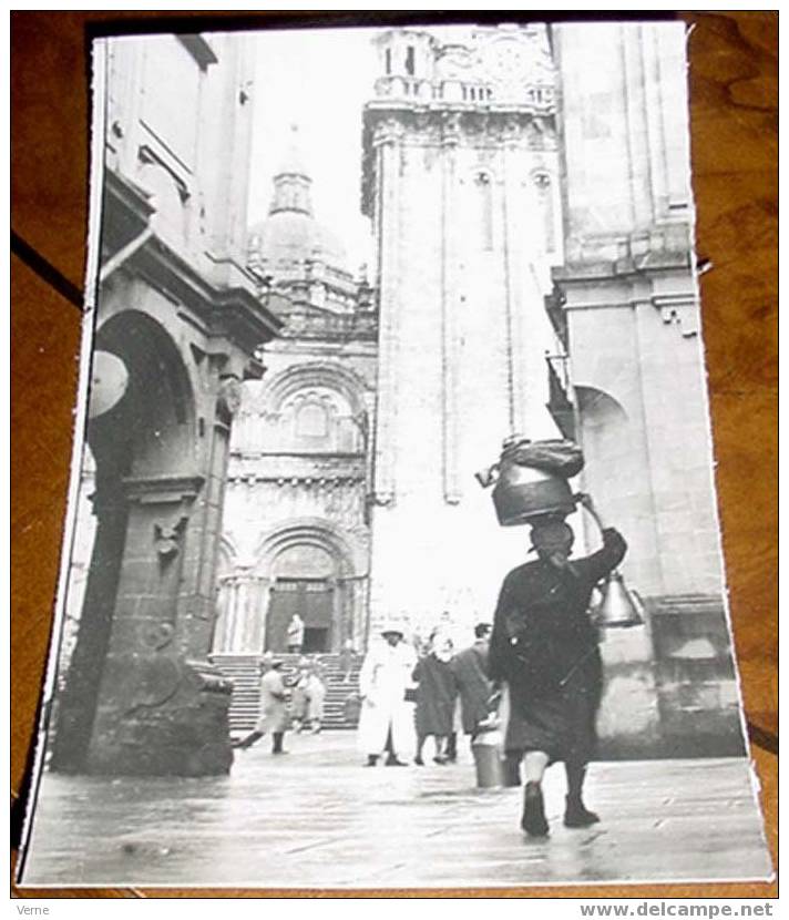 ANTIGUA FOTO POSTAL - TIPICAS DE GALICIA Nº 224 - LA LEITEIRA - ED. ARTIGOT - Santiago De Compostela