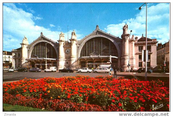 CARTE POSTALE DE TOURS - LA GARE - PLACE DU GENERAL LECLERC - Tours