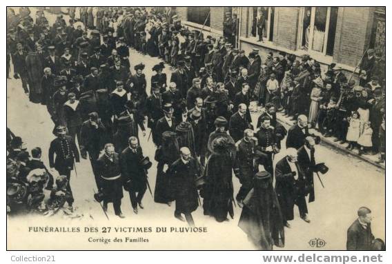 PLUVIOSE ... FUNERAILLES DES 27 VICTIMES ....CORTEGE DES FAMILLES - Oorlog