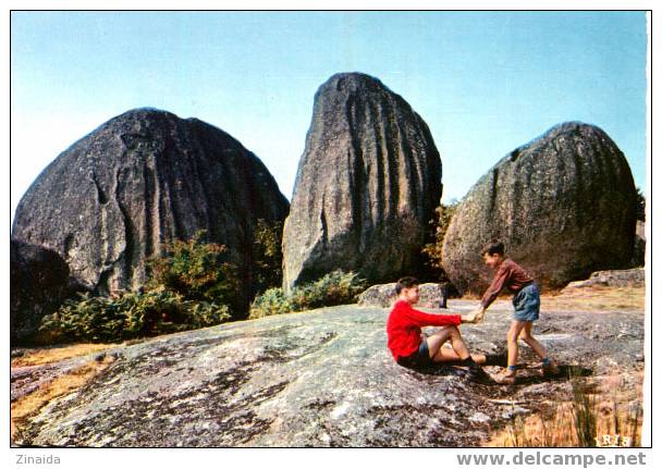 CARTE POSTALE DE BOUSSAC - CREUSE - LES PIERRES JAUMATRES - Dolmen & Menhire