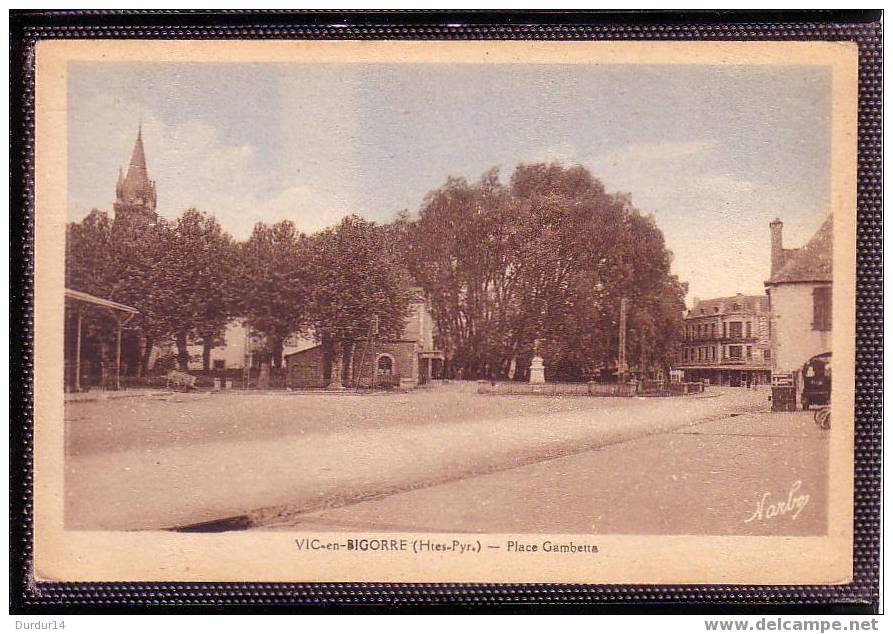 65/ VIC-en-BIGORRE.   Place Gambetta - Vic Sur Bigorre