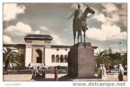 294 - CASABLANCA - LA STATUE DU MARECHAL LYAUTEY ET LE PALAIS DE JUSTICE.   /CAP - Casablanca