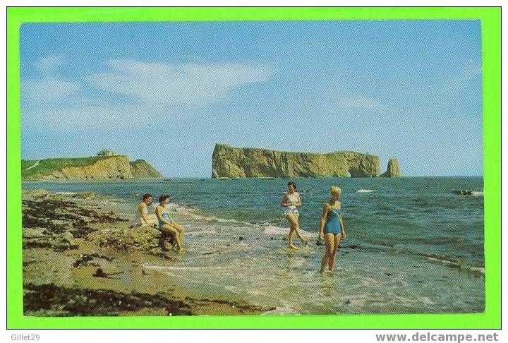 PERCÉ,QUÉBEC - ON ATTIRE LES BAIGNEUSES - CIRCULÉE - - Percé