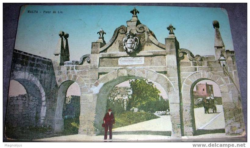 Malta,Architecture,The Gate,Coat Of Arms,Man,Coach,vintage Postcard - Malta