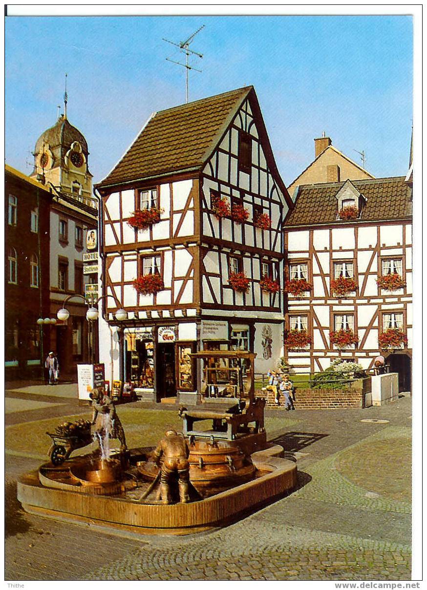 EUSKIRCHEN Brunnen Am Marktplatz - Euskirchen