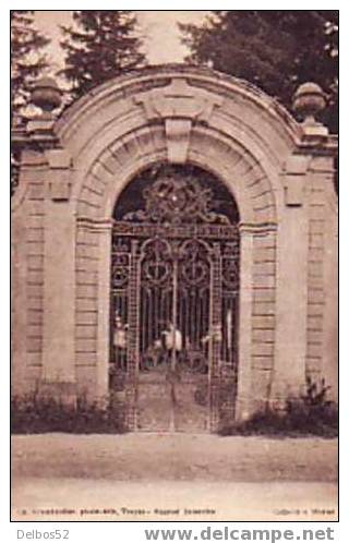 Auberive - Porte D'honneur De L' Abbaye ( Monument Historique ) - Auberive