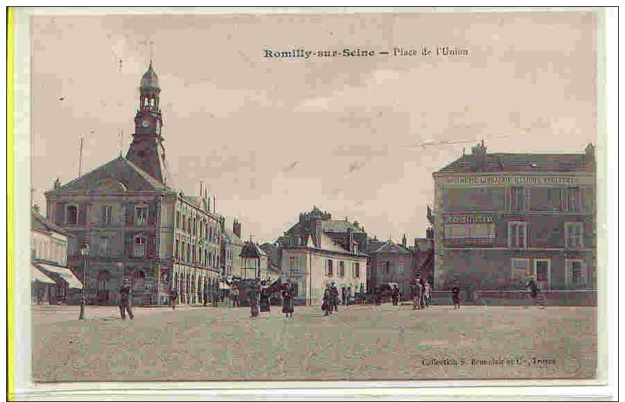 10 - ROMILLY - Place De L'Union...Petite Animation.. - Romilly-sur-Seine