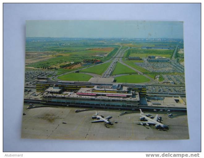 Aeroport De Paris-Orly. Vue  Aerienne . C.p.m. 15X10 - Orly