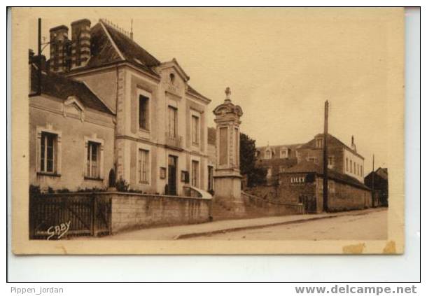 44  DERVAL* La Mairie..le Monument Aux Morts..  Le Pensionnat St Joseph * 1952 - Derval