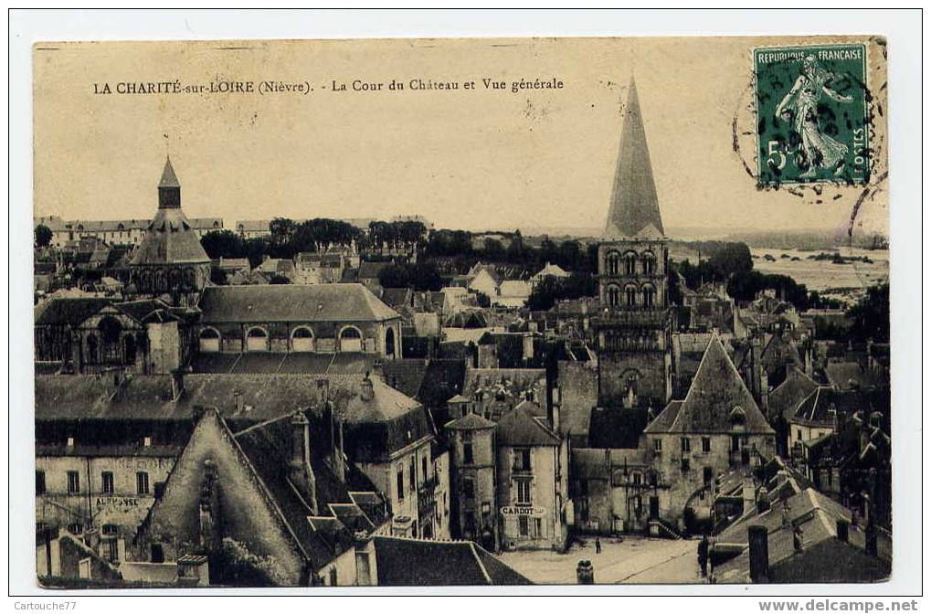 K7 - LA CHARITE-sur-LOIRE - La Cour Du Château Et Vue Générale - La Charité Sur Loire