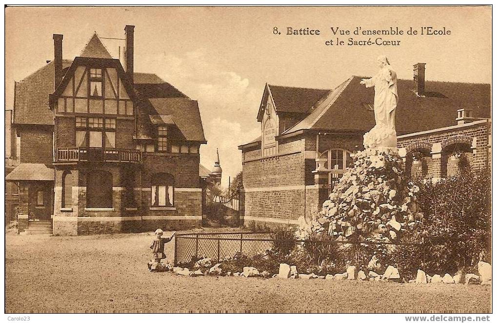 BATTICE  :  VUE  D ´ ENSEMBLE  DE  L´  ECOLE  ET  LE  SACRE -  COEUR - Herve