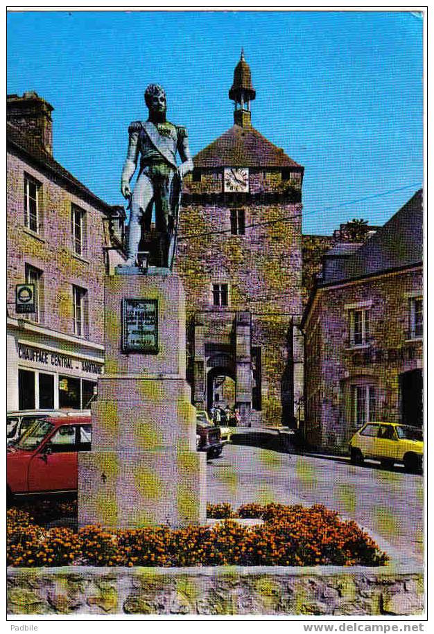 Carte Postale  50.  Bricquebec  Le Donjon Et La Statue Du Général  Le Marois - Bricquebec