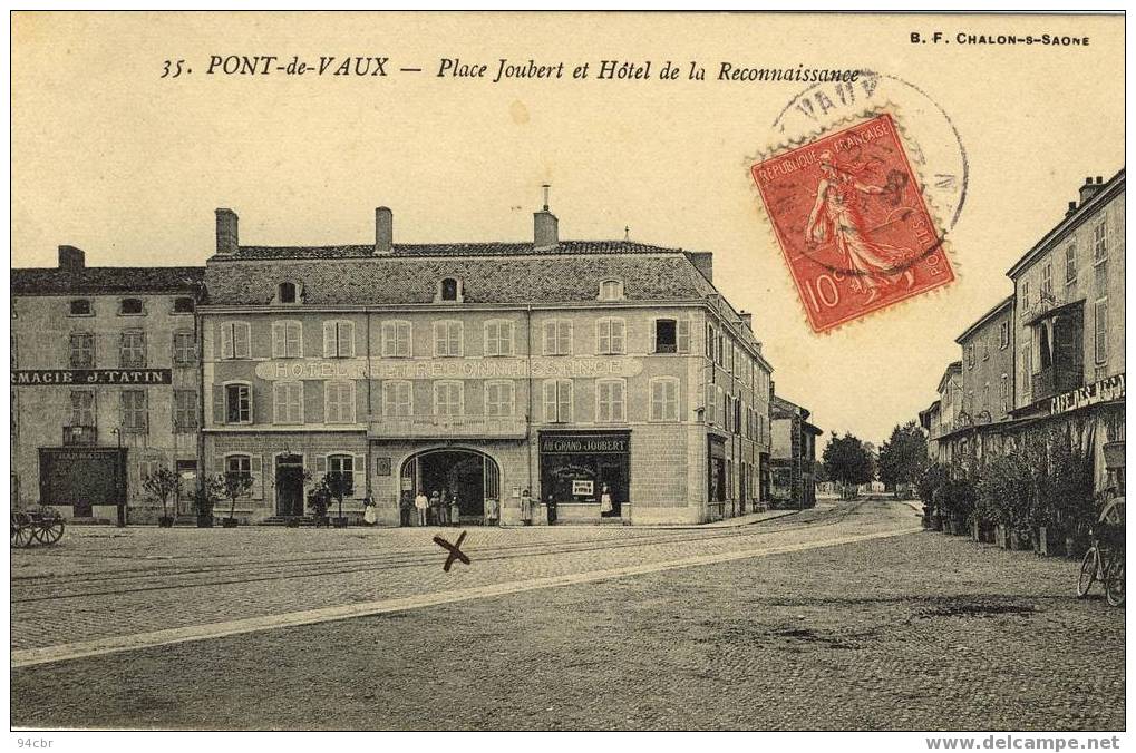 CPA (01)  PONT DE VAUX  Place Joubert Et L Hotel De La Reconnaissance - Pont-de-Vaux