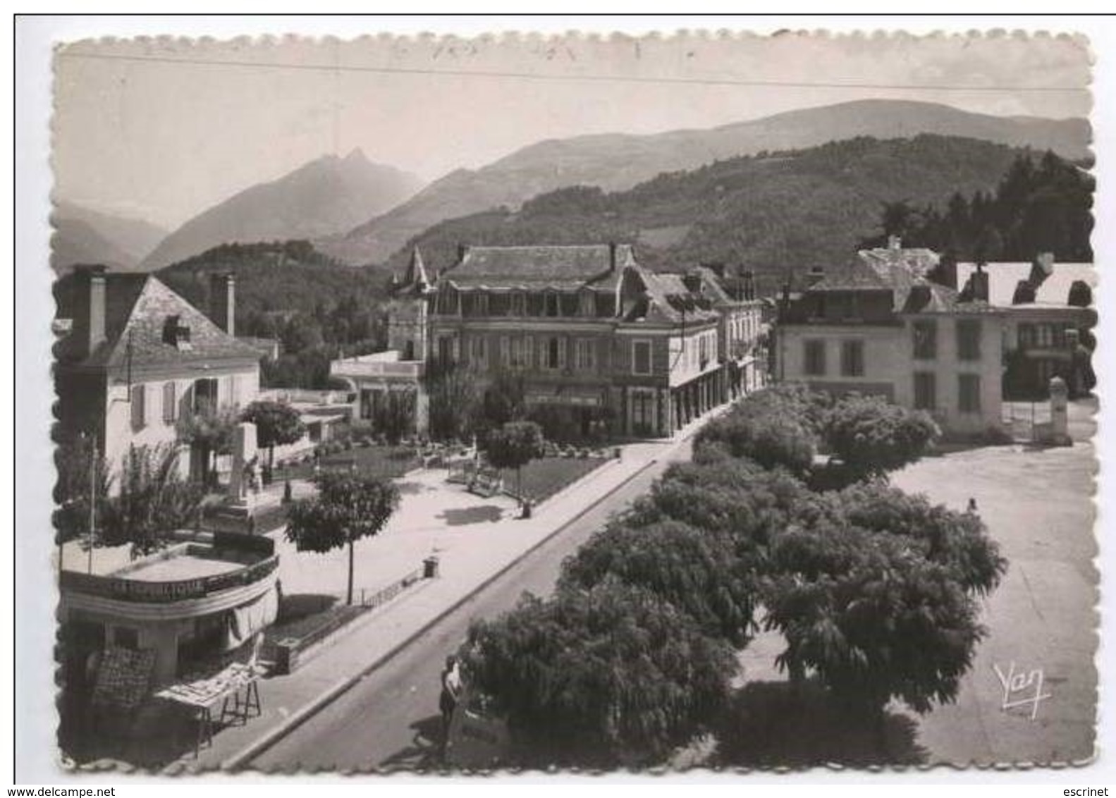 ARGELES :  Place De L Hotel De Ville - Argeles Gazost