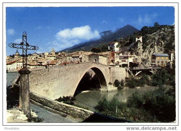 NYONS  Le Pont Romain Et Un Coin De La Ville    (7A1283) - Nyons