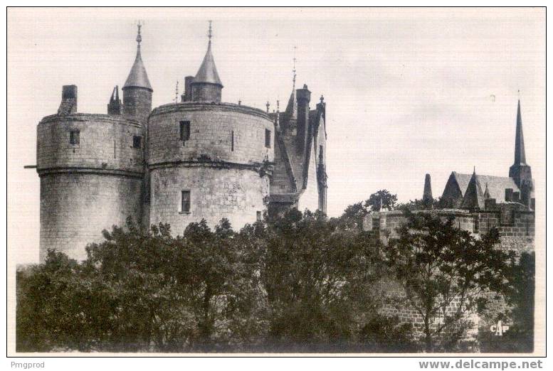 49 - MONTREUIL BELLAY - Le Château - Les Remparts Et L'Eglise - 4 - Montreuil Bellay