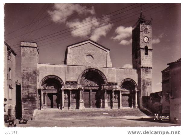 SAINT GILLES DU GARD -  L´Eglise Abbatiale  - N° 30 258 1 - Saint-Gilles