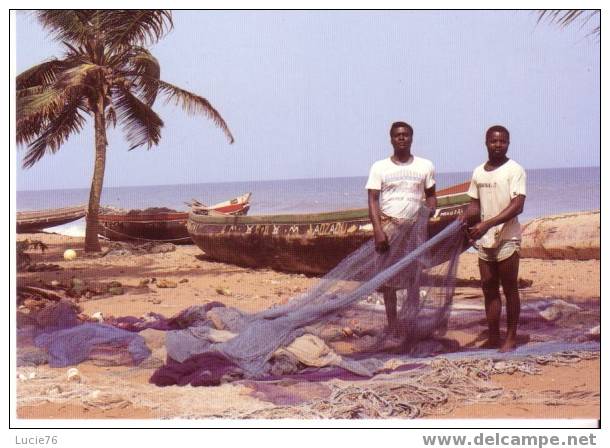 Scène De Pêche -  Fishing Scene - Pêcheurs Sur La Plage Avec Leur Filet - Togo