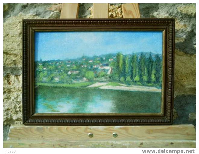 - BORD D'EAU AVEC COLLINE . HUILE SUR PANNEAU . NON SIGNEE . ENCADREE - Oils