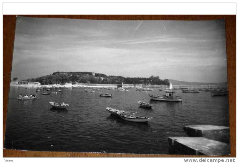 ANTIGUA FOTO POSTAL DE BAYONA (PONTEVEDRA) - 108 - PLAYA DE BARBEIRA Y CASTILLO DE MONTERREAL - EDICIONES ARTIGOT - SIN - Pontevedra