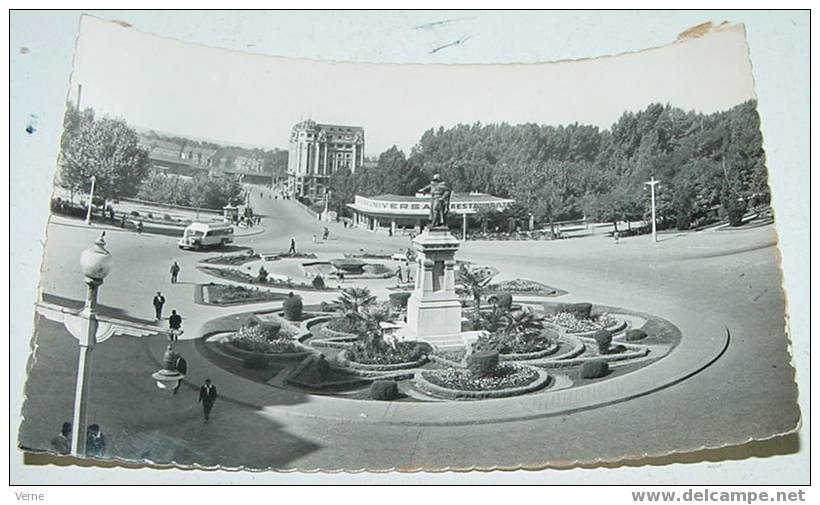 ANTIGUA FOTO POSTAL DE LEON - 33 - PLAZA DE GUZMAN EL BUENO -  EDICIONES ARTIGOT - SIN CIRCULAR - León