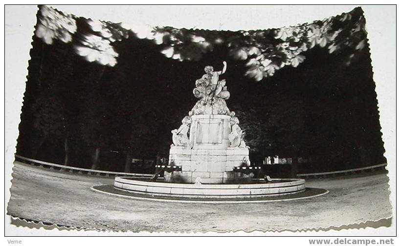 ANTIGUA FOTO POSTAL DE LEON - 60 - MONUMENTO - EDICIONES ARTIGOT - SIN CIRCULAR - - León