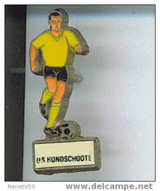 Pin´s HONDSCHOOTE FOOTBALL U.S ( Dép 59 ) - Football