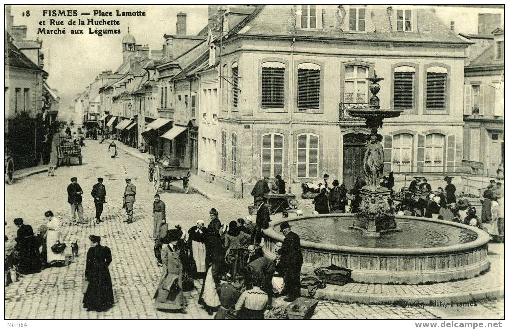 51 . FISMES . PLACE LAMOTTE ET RUE DE LA HUCHETTE LE MARCHE AUX LEGUMES . (  CORRESPONDANCE MILITAIRES  ) - Fismes