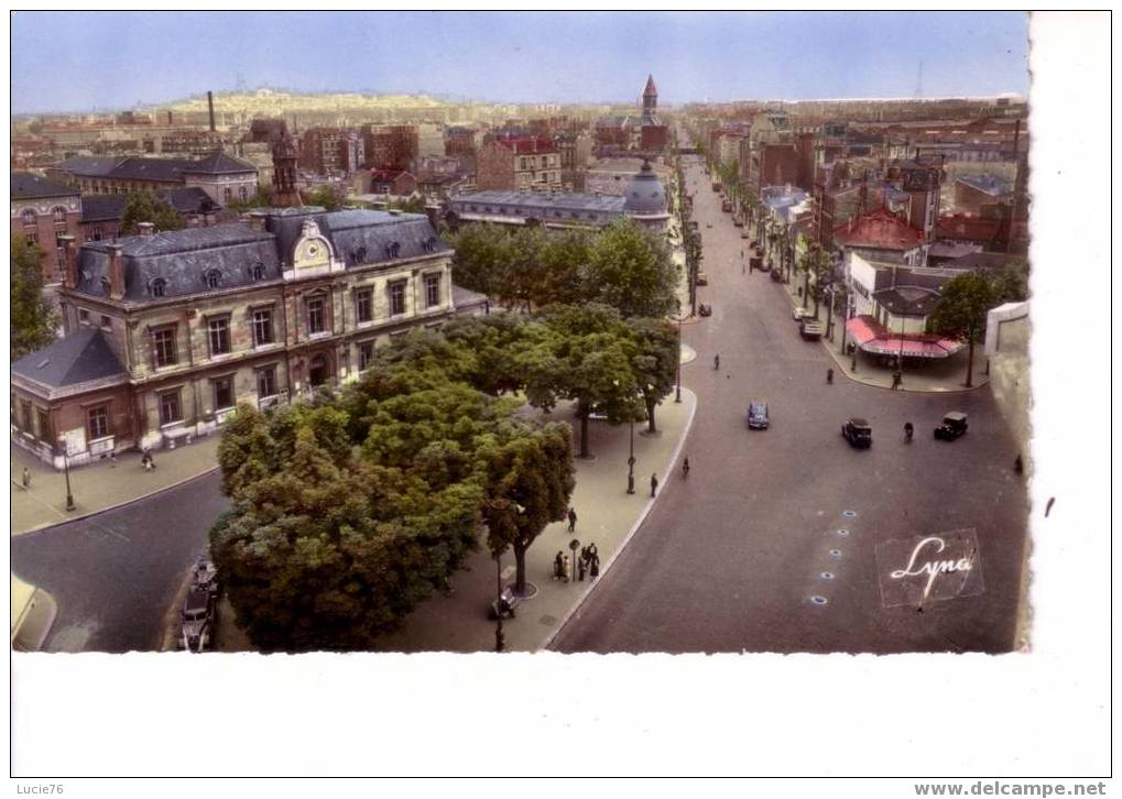 SAINT OUEN -  N° 355   -   Vue Panoramique De La Place De La République, à Gauche La Mairie, à Droite Avenue G. PERI - Saint Ouen