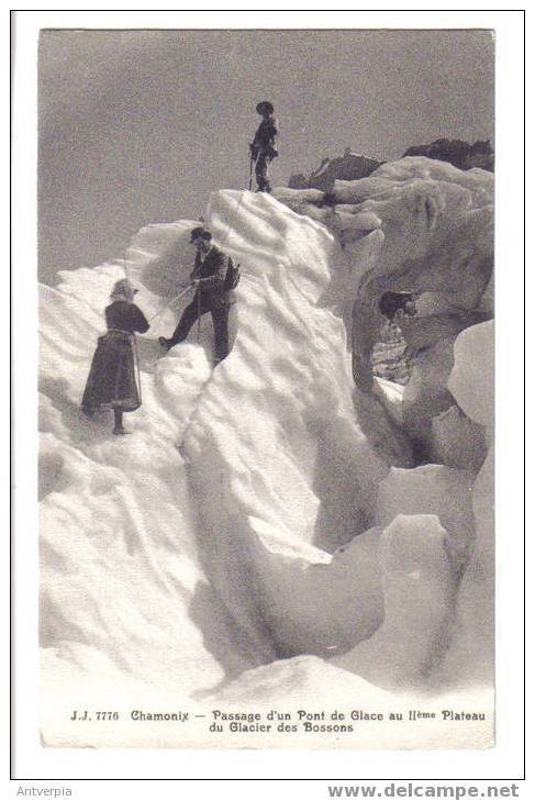 ALPINISME Chamonix Passage D'un Pont De Glace Au Glacier Des Bossons (vierge Carte Parfait) - Alpinisme