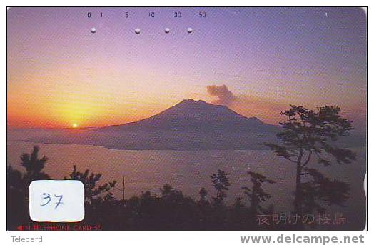 Volcan Volcano Vulkan Sur Telecarte (37 ) - Volcanos