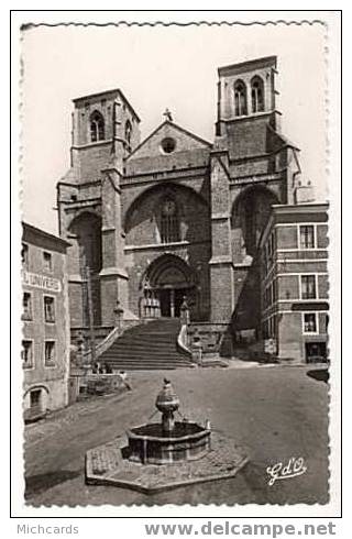 CPSM 43 LA CHAISE DIEU - Eglise Abbatiale St Robert - La Chaise Dieu